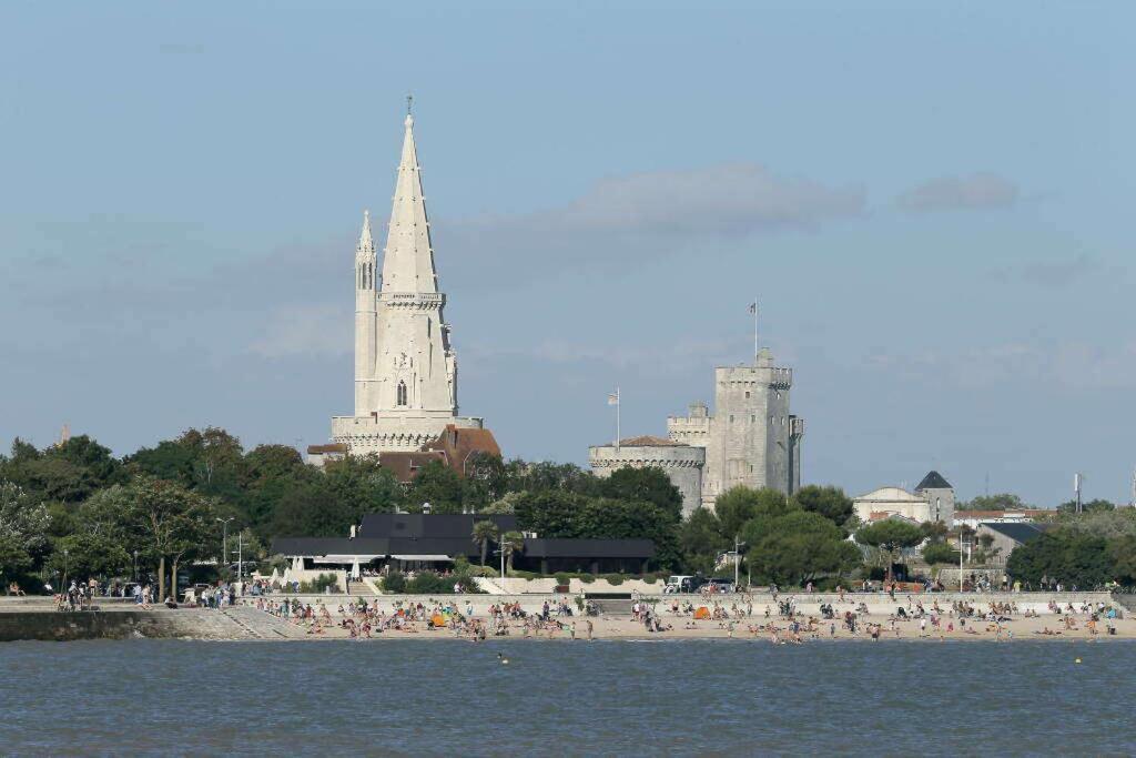 Appartement Avec Cour Privee Centre Ville Classe 4 Etoiles Remparts 1 La Rochelle  Exteriör bild