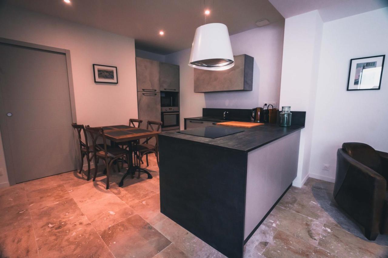 Appartement Avec Cour Privee Centre Ville Classe 4 Etoiles Remparts 1 La Rochelle  Exteriör bild